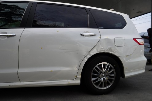 伊丹市S様　ヘコミ修理板金の施工前画像