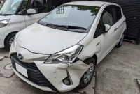 宝塚市　ヴィッツHV　　　　　　　　　　　　　　　フロント修理